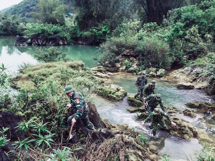 Luỹ[-]thép[-]biên[-]phòng[-]trên[-]cổng[-]trời[-]Lý[-]Vạn